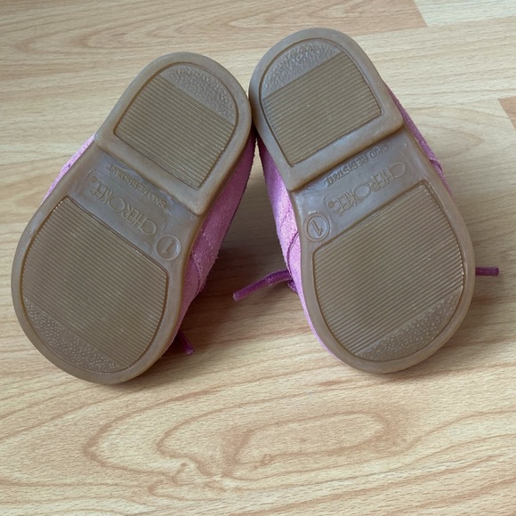 Cherokee: Pink suede chukka style boots. Size 1 (see dimensions in description) - Picture 3 of 8
